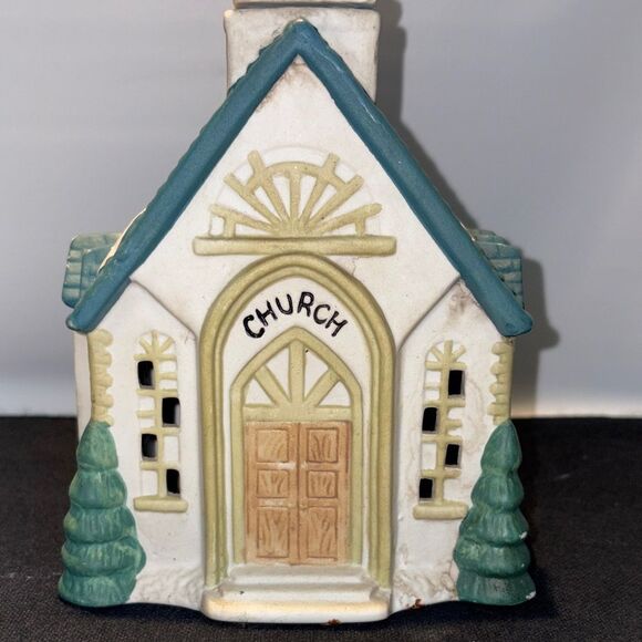 Vintage Charming Ceramic Church Figurine - Picture 2 of 9